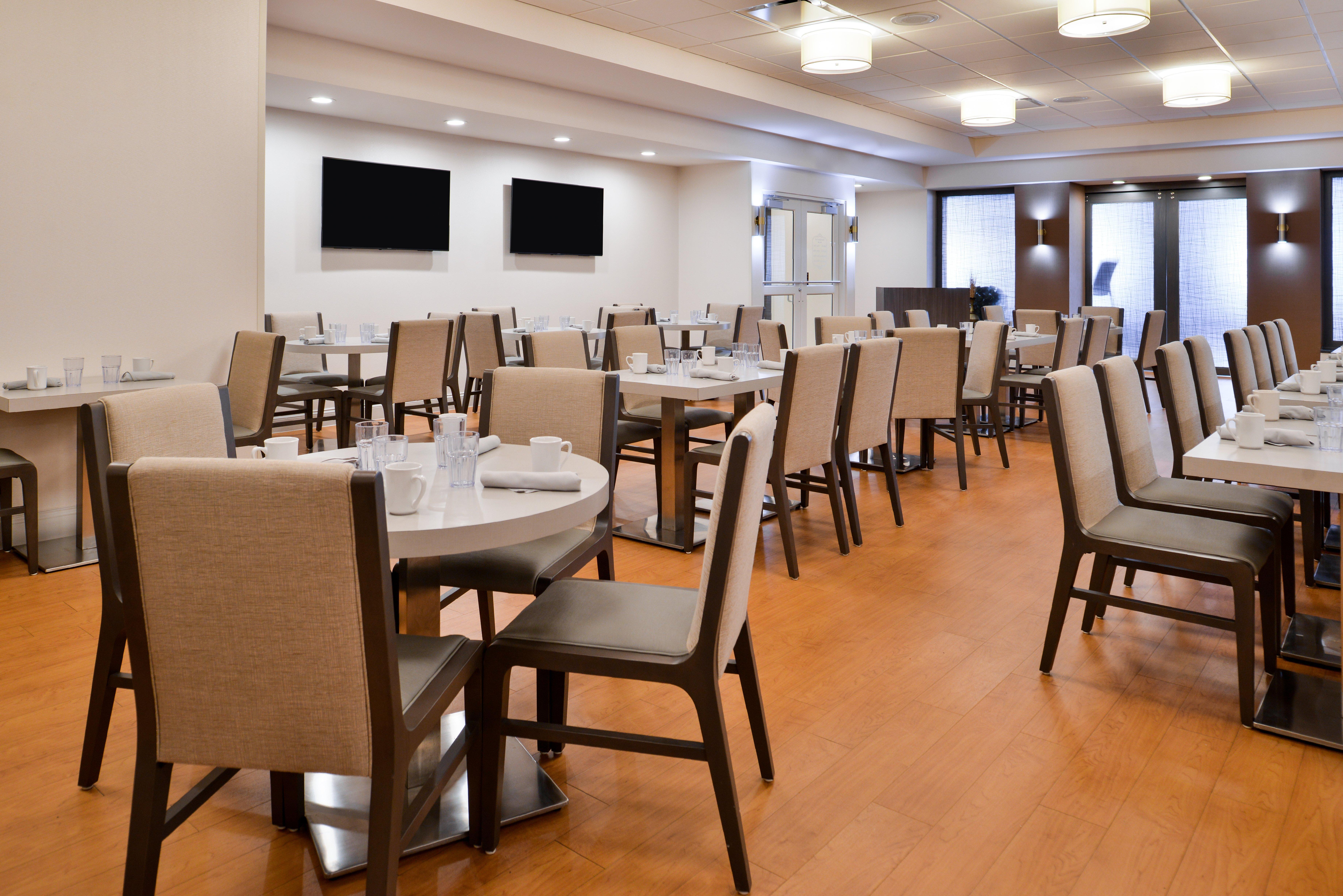 Holiday Inn Hotel & Suites Rochester - Marketplace By Ihg Exterior photo